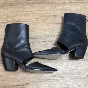 Matisse Caroline Cutout Bootie Size 7.5 Black Leather. NWOB Sweet Sexiness!😉